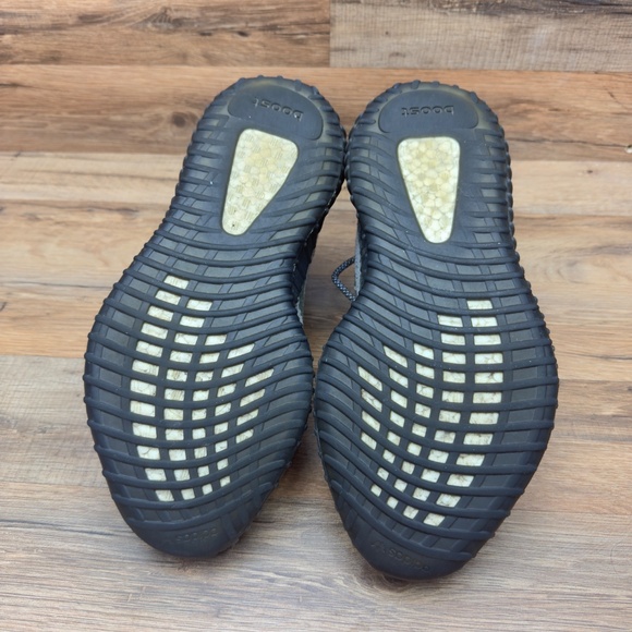 adidas Yeezy Boost 350 V2 Mens Size 9.5 Beluga Reflective GW1229 main image 6